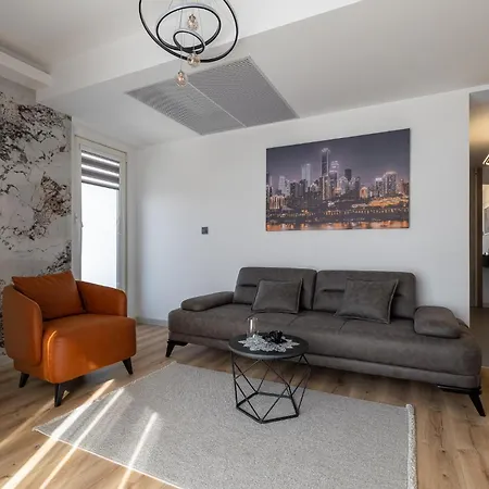 20th Floor Amazing View, & Fitness Parking Апартаменти